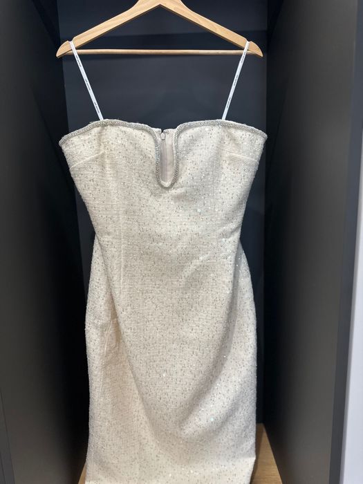 Self-Portrait Кремава рокля без презрамки с пайети и букле текстура