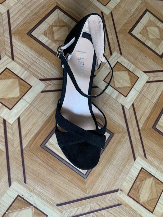 Продам босоножки и туфли