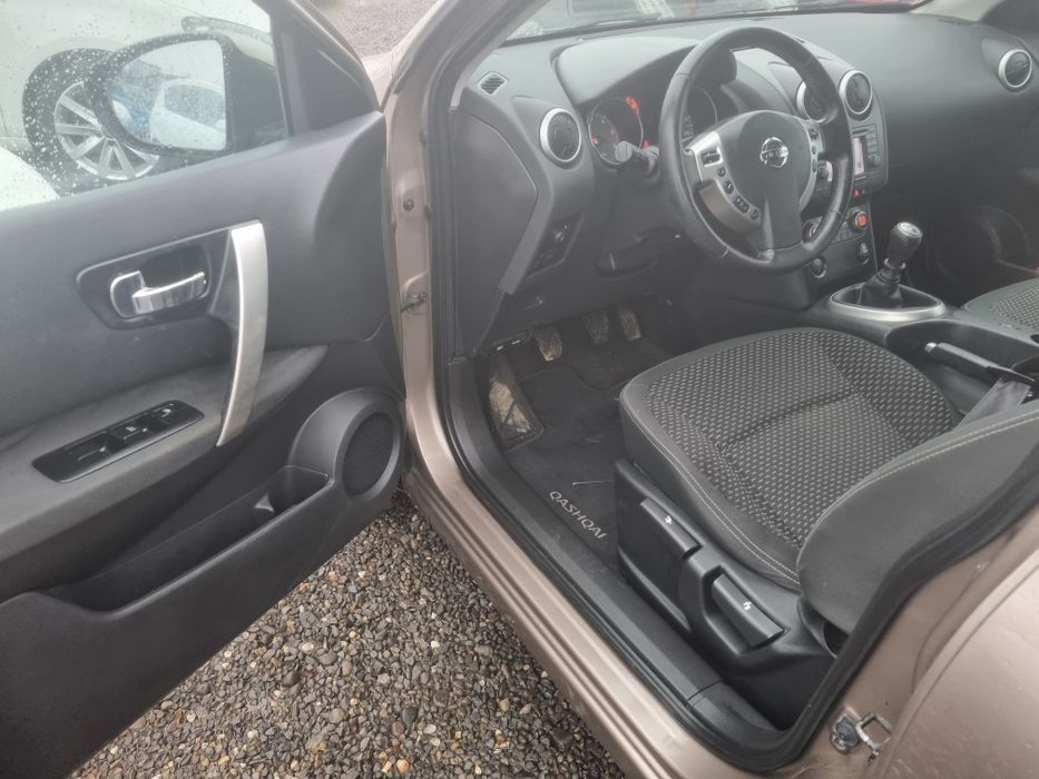 Vand Nisan qashqai +2