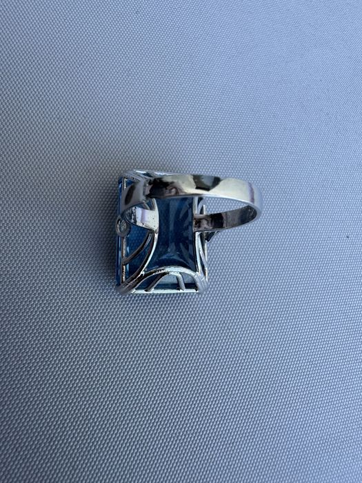 Inel din argint si topaz