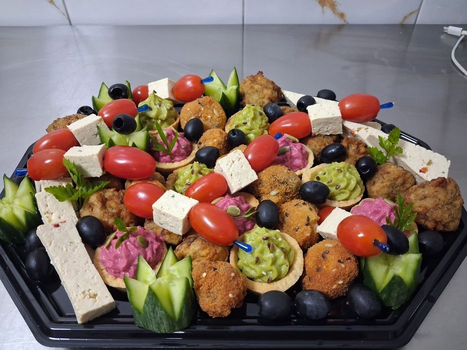 Firma catering husi organizam evenimente