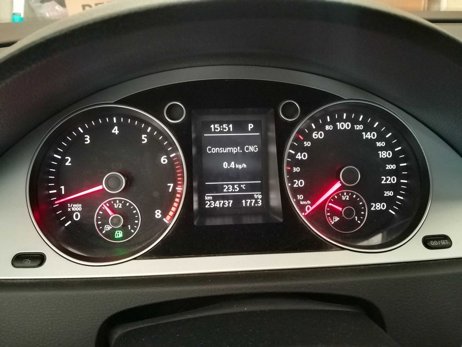 Продавам VW PASSAT