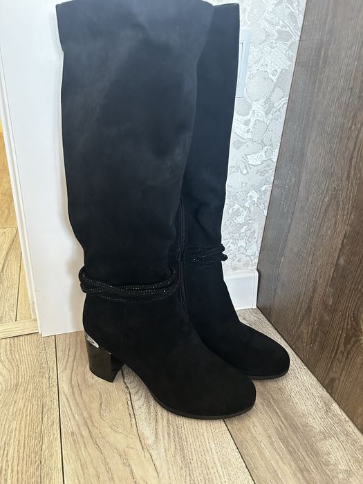 Продам новые зимние сапоги