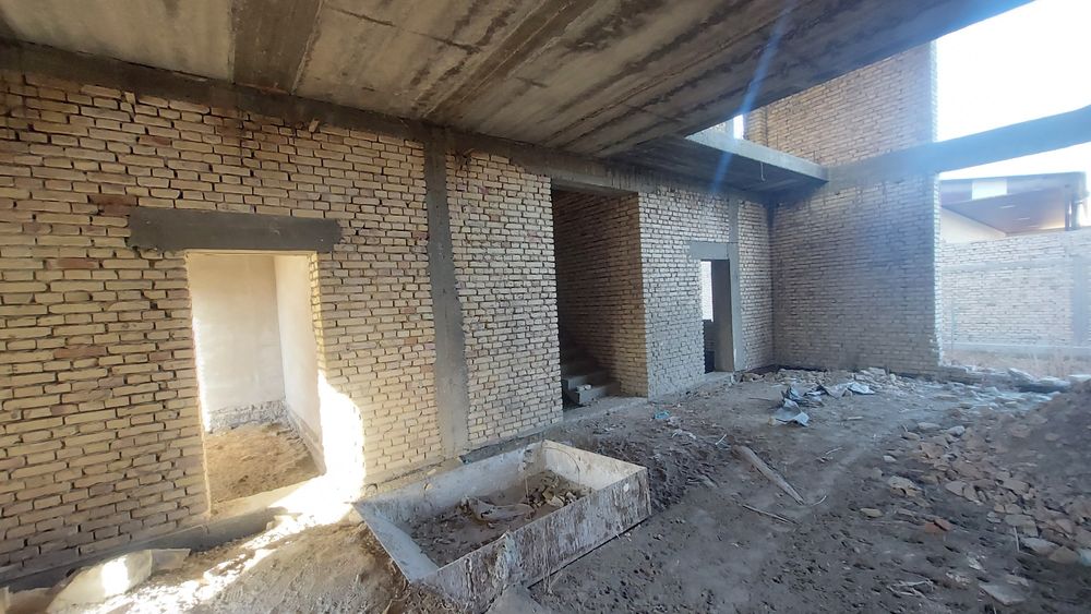 Продаётся 2 этажный недостроенный участок в городе 7 соток