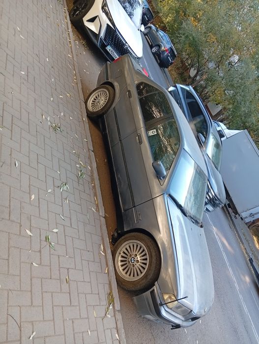 Автомобиль бмв 318і