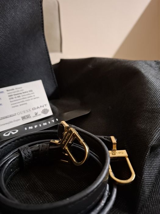 Продавам оригинална  дамски чанта Calvin Klein