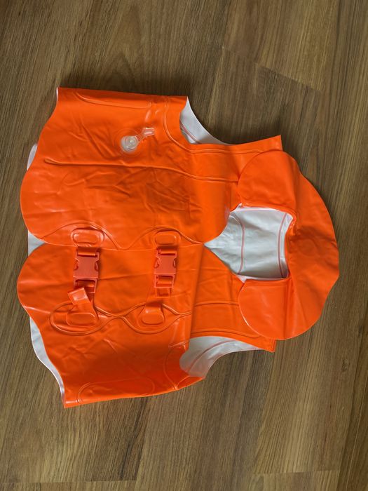 Надувной жилет, нарукавники для плавания, панцирь для плавания