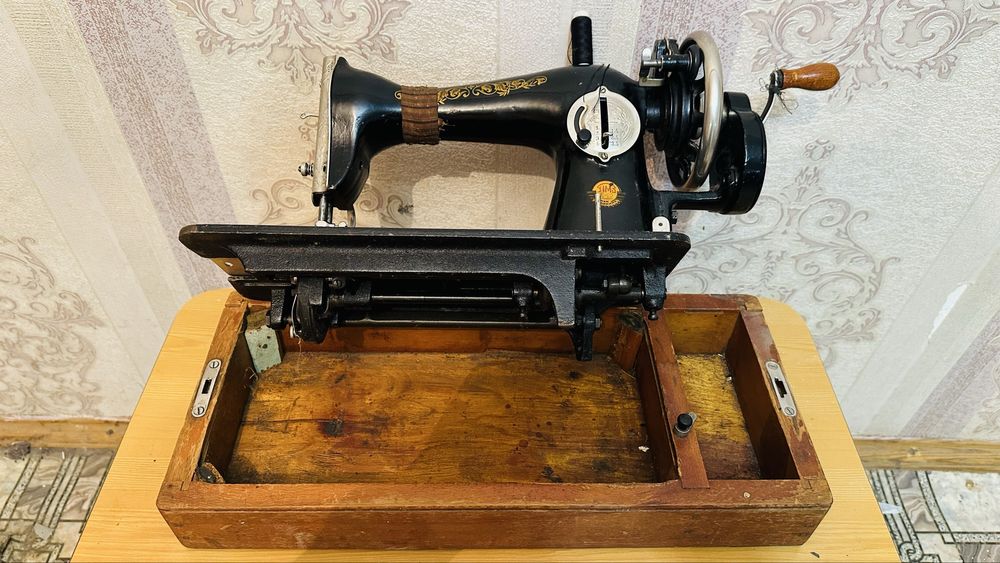 Продам швейную машинку