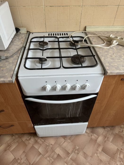 Продам газовую плиту