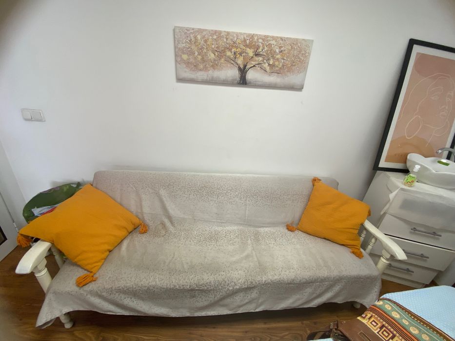 Диван с ретро визия