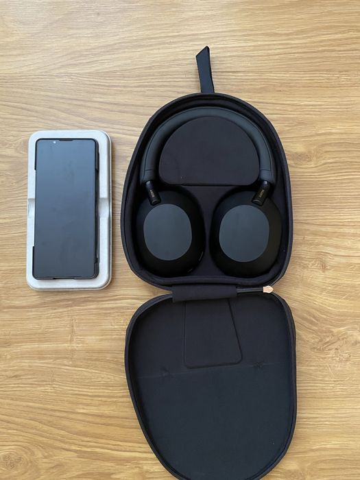 Sony Xperia 1 V и слушалки WH-1000XM5