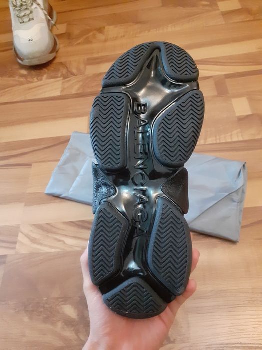 Balenciaga triple s black