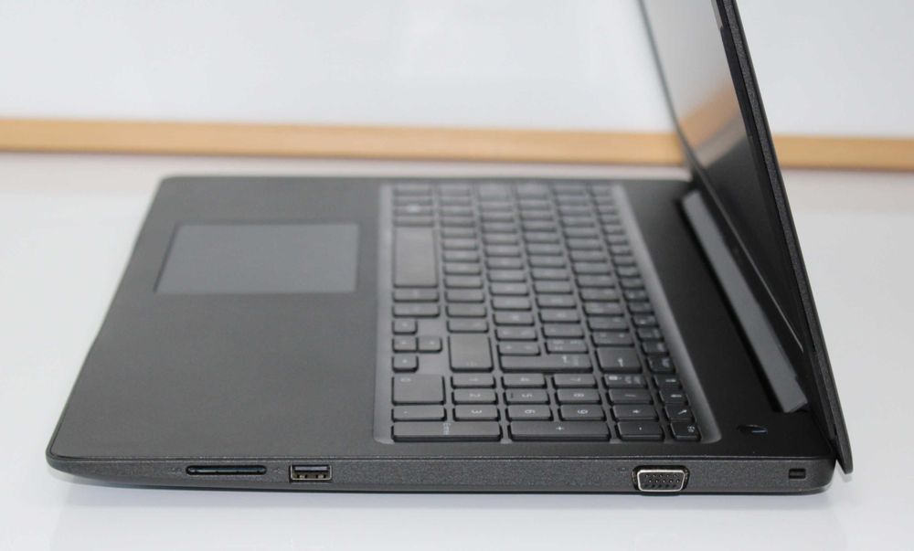 Лаптоп DELL Latitude E3590 15.6'' i5-8250U/8GB/256SSD