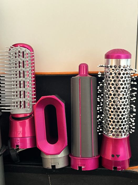 Продам фен с насадками б/у.