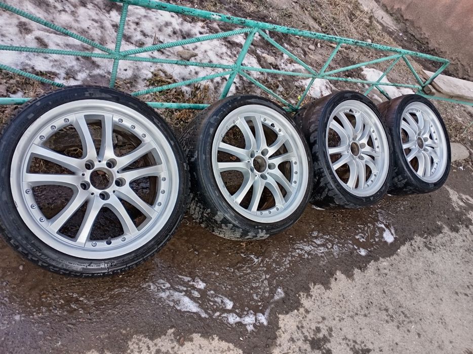 Диски с шинами на автомобиль