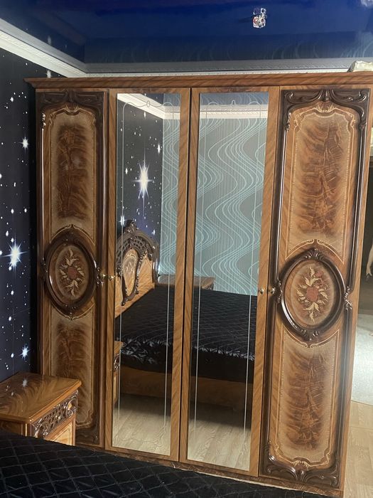 Продам спальный гарнитур