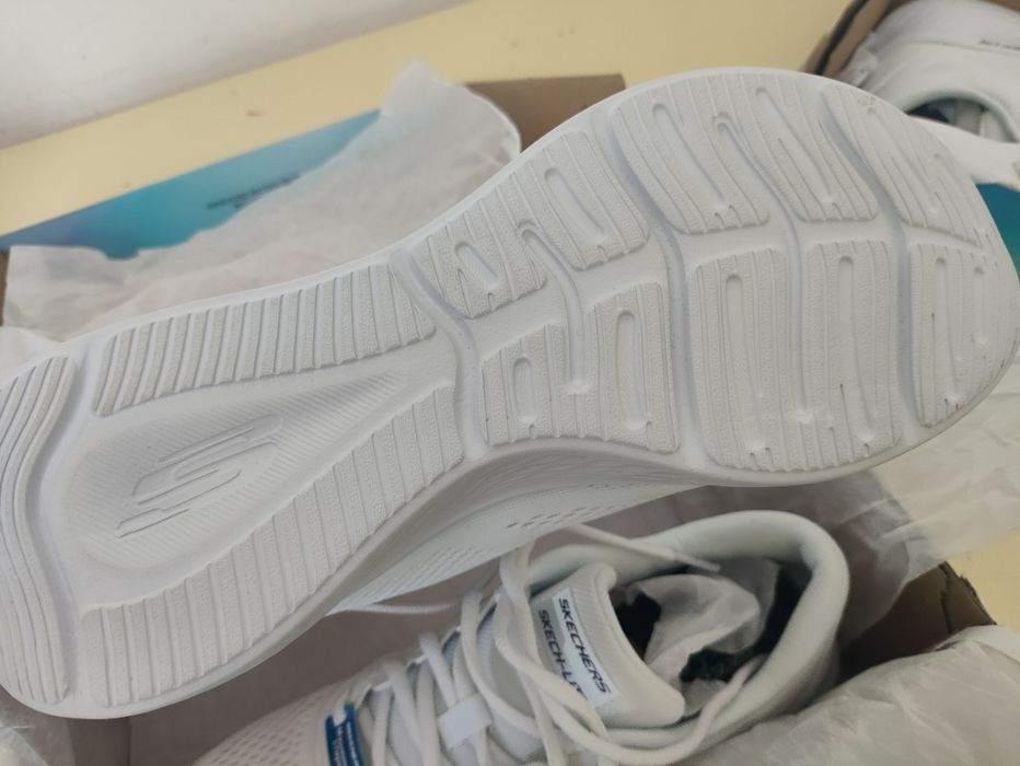 НОВЫЕ Skechers белые