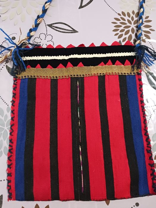 Трдиционна българска чанта.Везана със шевици. Нова.