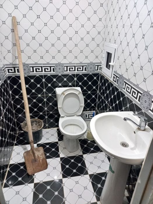 Soat oldida nasimiy tepasi