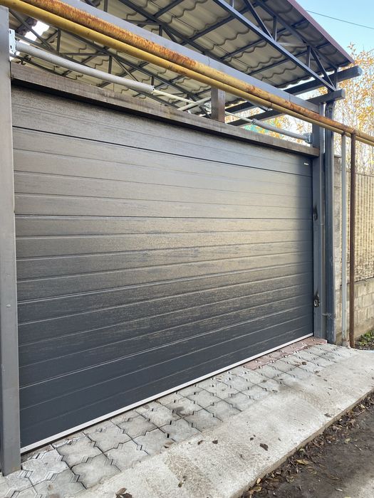 Секционные ворота