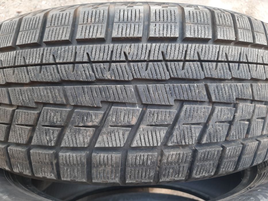 Продам шины. 215/55/17 якогама