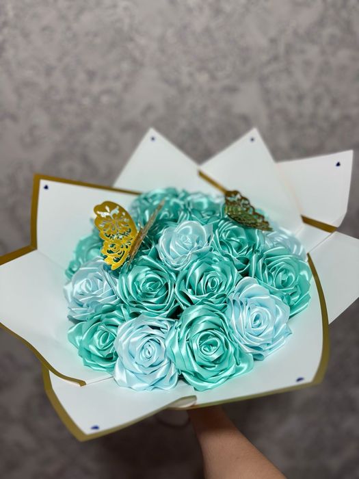 Розы из атласной ленты