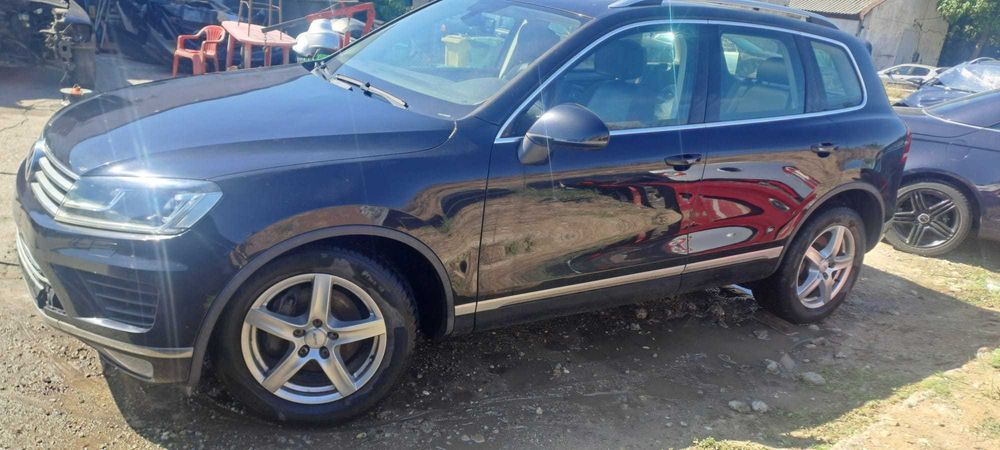 Bara fata completa VW Touareg 7P R-line , 2015 - 2018 , model cu spalatoare far , senzori parcare, pachet R Line - defect grila mica