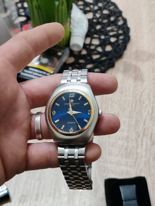 Продавам мъжки ръчен часовник Vacheron Constantin. Часовникът е със ст