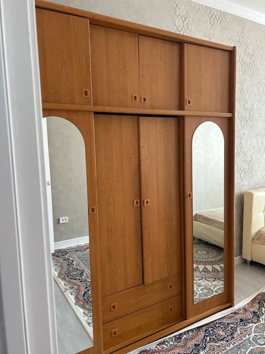 Шкаф спальный с зеркалами