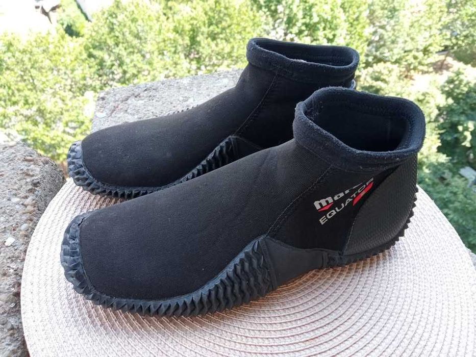 Pantofii scufundari noi Mares Equator, mar 39.5 (25 cm) made in Italy.