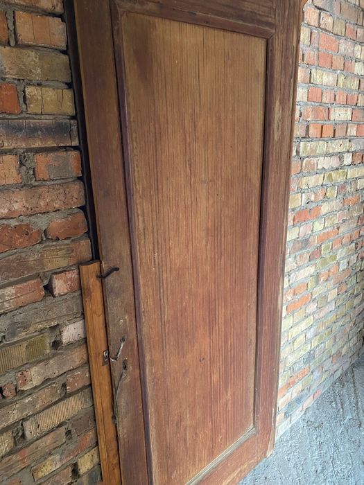 Врата с каса-махагон