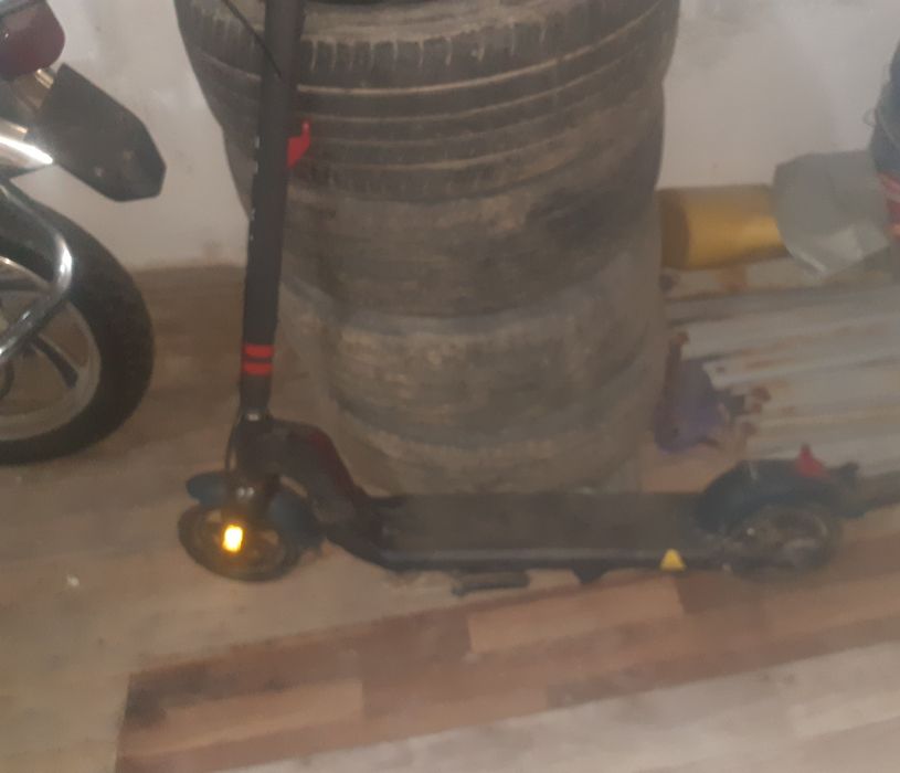 Электро самокат в хорошим состояний