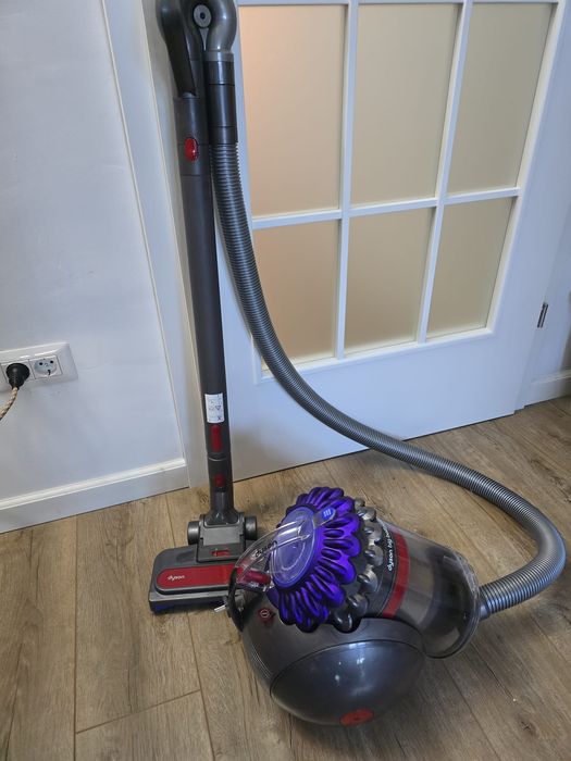 Vând Aspirator fără sac Dyson Big Ball Parquet 2