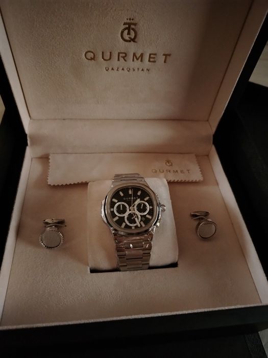 Наручные кварцевые часы Qurmet.
