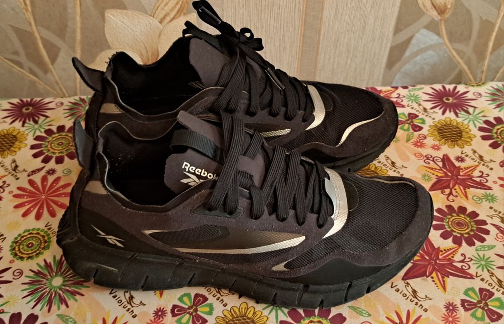 Кроссовки фирма Reebok оригинал,  размер 38.5