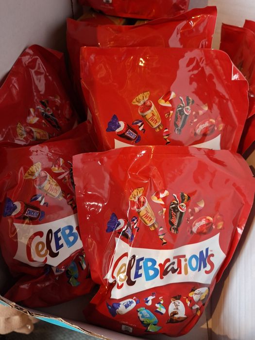 Продавам бонбони Селебрейшън, Herroes, Quality Street и портокали
