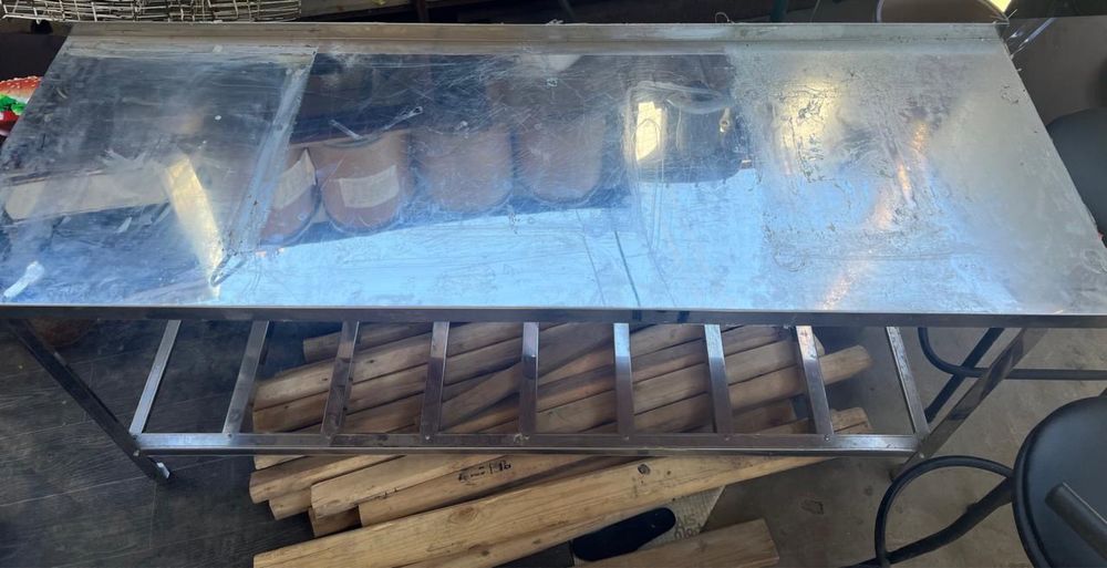 Нержавеющий стол для кафе