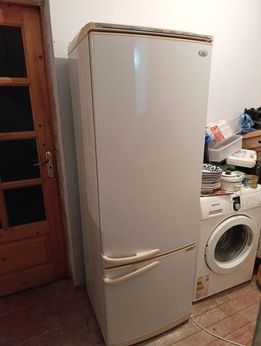 Продам  холодильник отлично работает