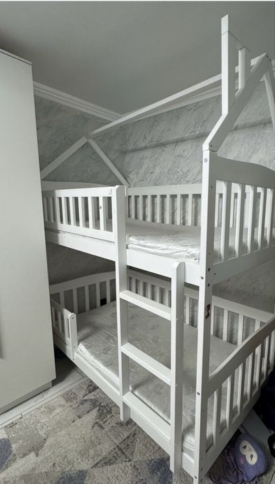 Продам Двухярусную Кровать.