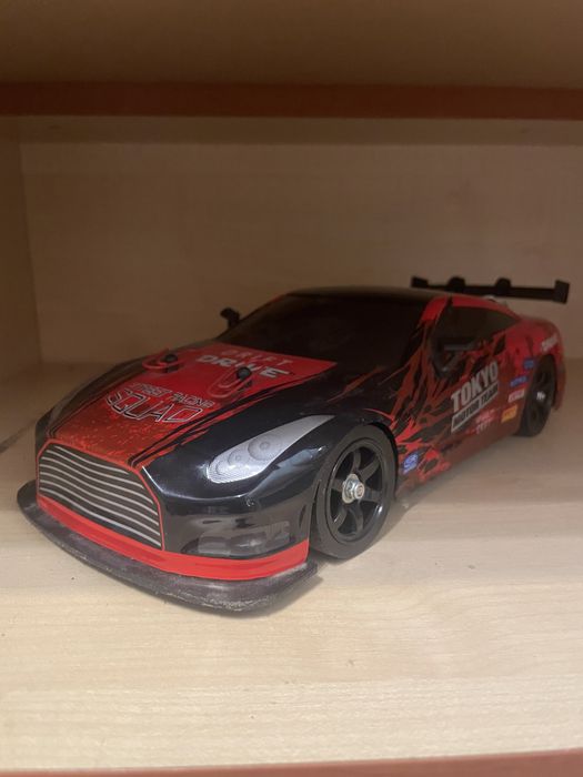 Masinuta cu telecomada Nissan GT-R de drifturi