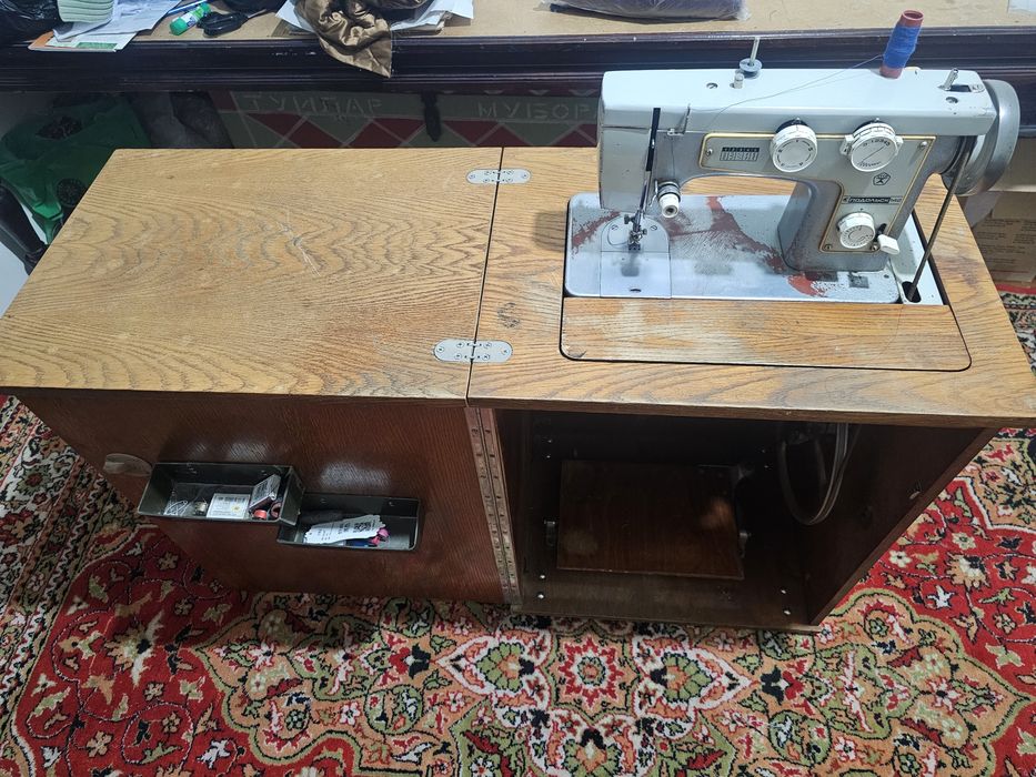 Швейная машина Чайка 142