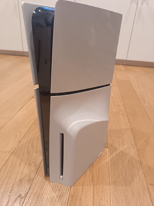 Vând ps5 aproape nou