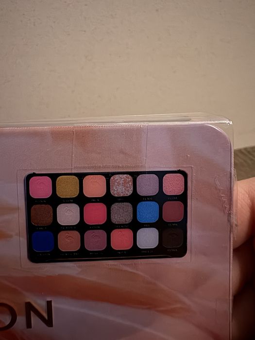 палитра Revolution Forever Flawless flamboyance (18 цвята)