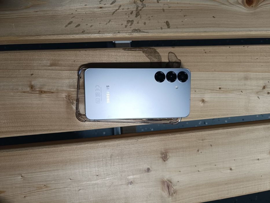 Продам Samsung S25 128Gb идеальный