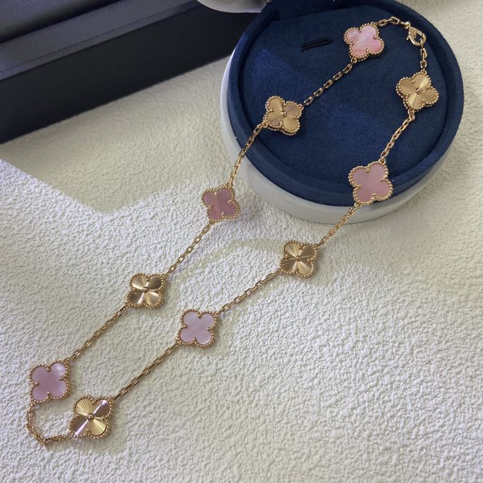 Красиви дамски гривни