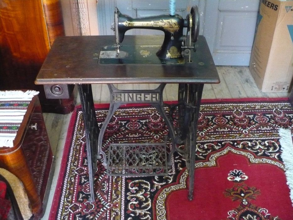 Masina veche de cusut Singer