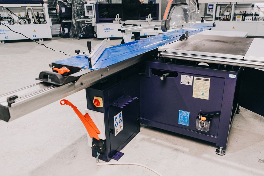 Форматно-раскроечный станок DM-3200PRO