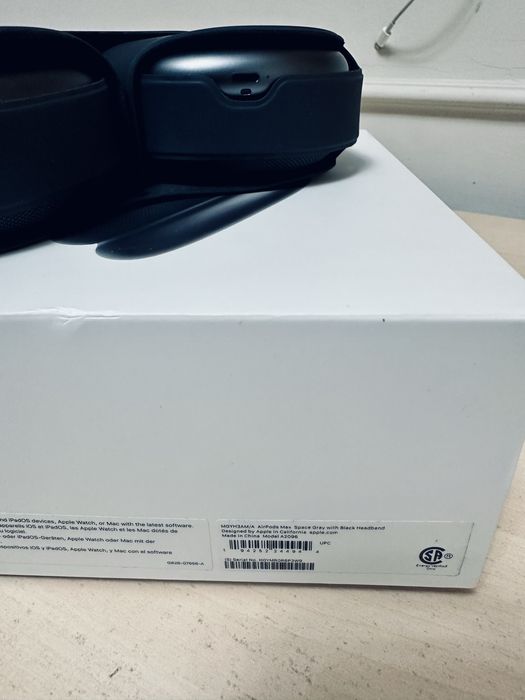 Airpods max почти новый
