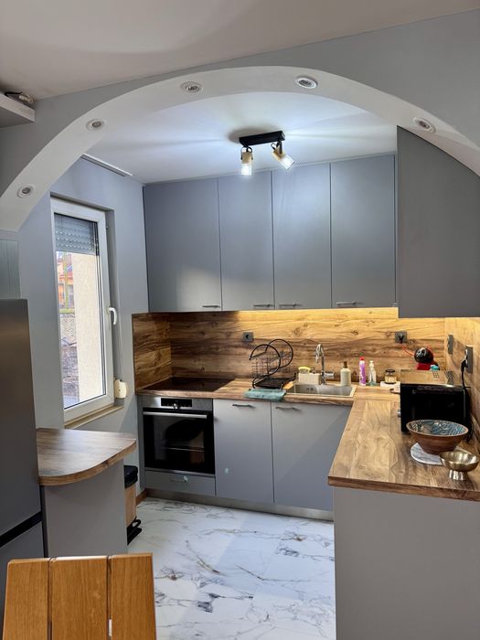 Наем просторен 3-стаен апартамент 120 кв. м.