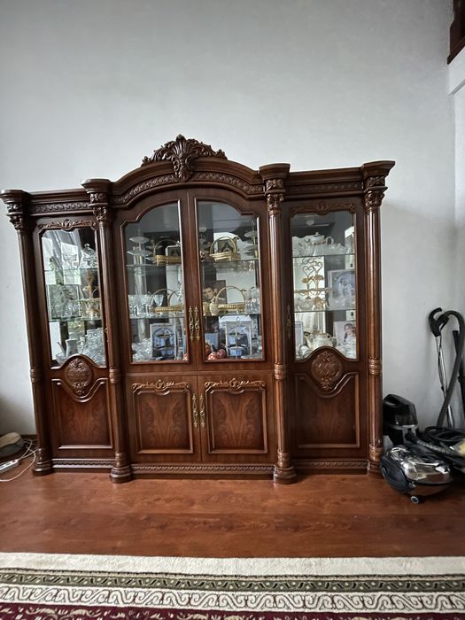 Продам сервант горка новый